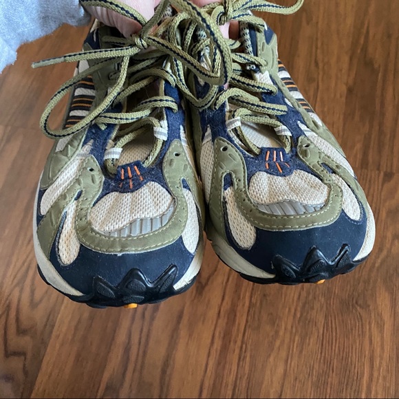 Adidas size 6 sneakers - Picture 2 of 8